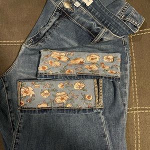 Lame Bryant Mid-rise Boyfriend Capri Jeans w/ Embroidered Cuff- size 18